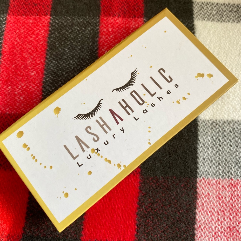 Lashaholic Luxury Lashes